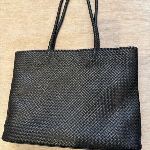 Elegant Black Woven Tote Bag - Picture 2 of 7
